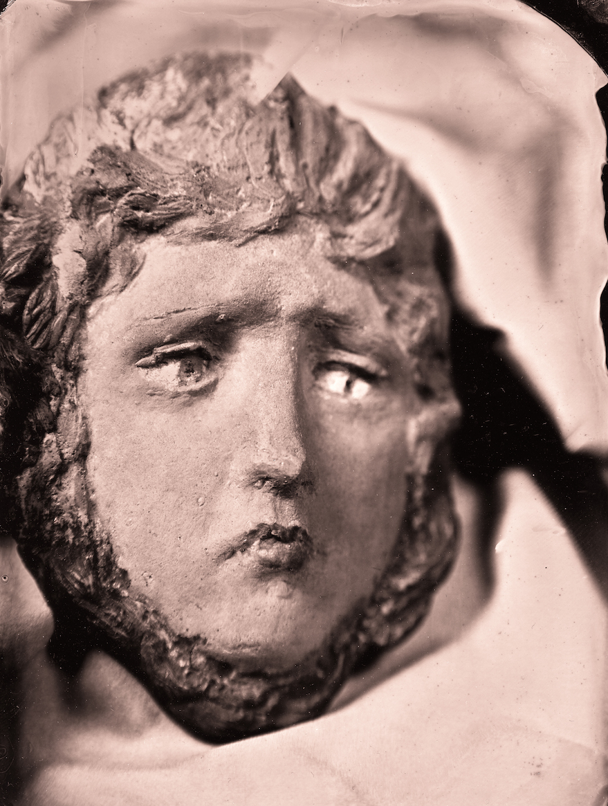 Masque de femme aux yeux verts